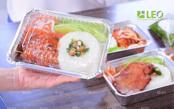 Minh họa món khô đóng gói bằng khay nhôm nắp nhựa