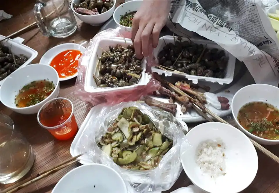 Hải sản được đóng gói bằng hộp xốp. Nguồn: Báo Lao Động