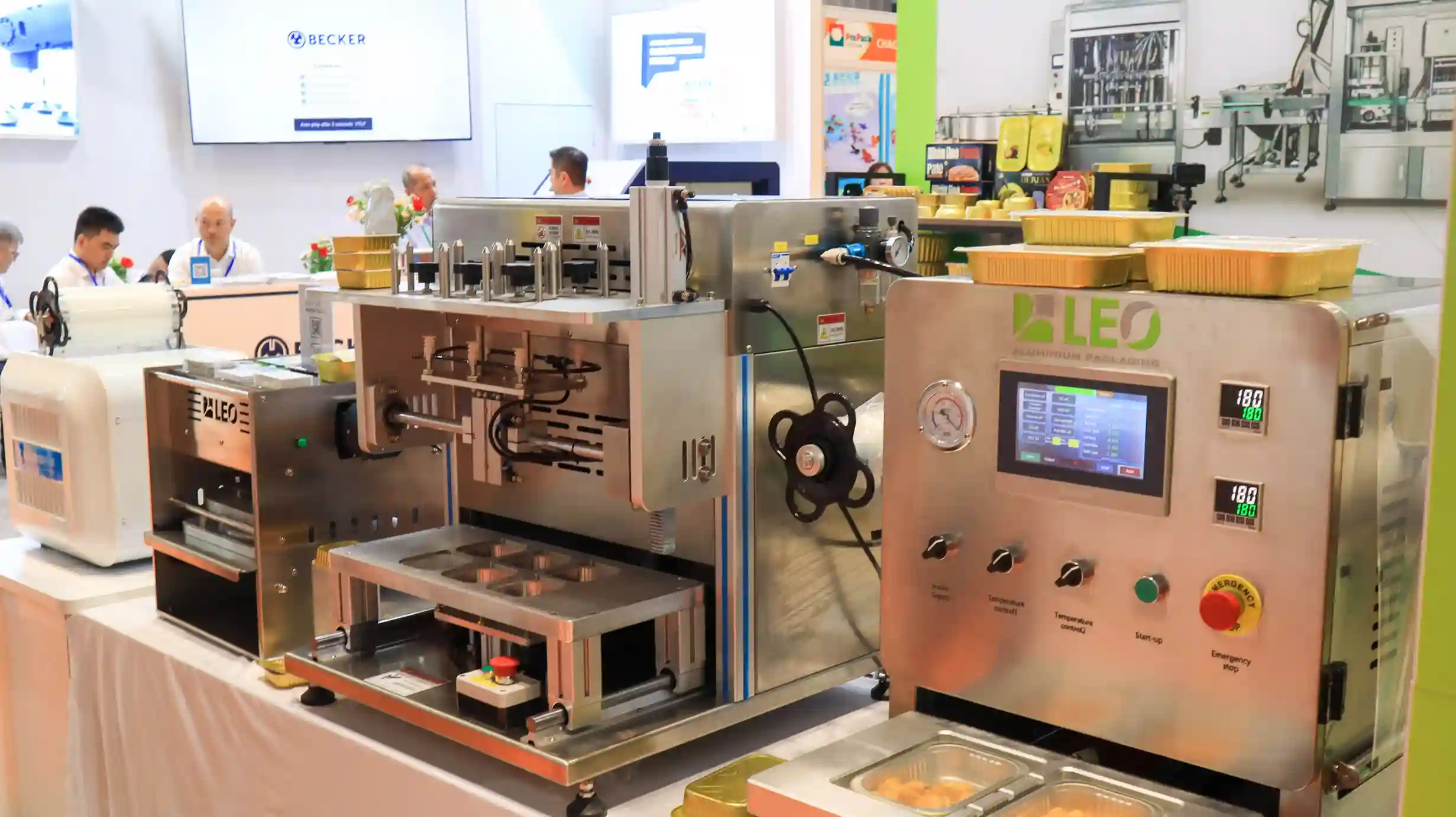 Khu vực trưng bày các sản phẩm máy đóng gói từ LEO tại sự kiện Vietfood & Beverage Propack 2025