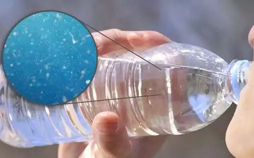 Bao Bì Dùng Một Lần: Cội Nguồn Của Thảm Kịch - Lời Kêu Gọi Từ Trái Tim 3 Vi nhựa len lỏi vào mọi ngóc ngách của đời sống con người. Nguồn: CafeF