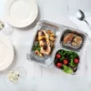 Ảnh nghệ thuật thực tế khay nhôm đựng cơm 3 ngăn 700ml từ LEO Aluminium Packaging đựng món ăn (Ảnh 1)
