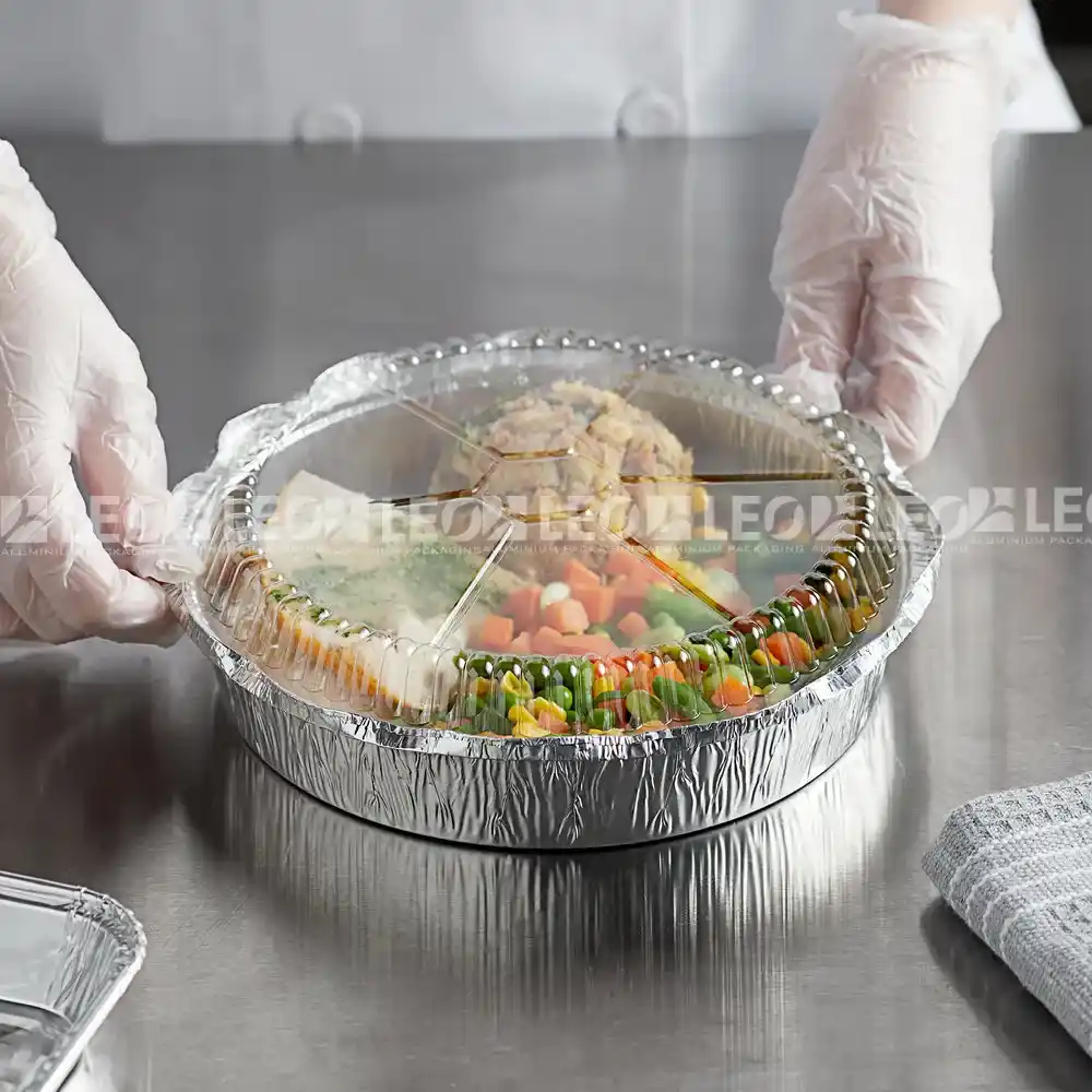 Ảnh nghệ thuật thực tế khay nhôm tròn phổ thông 1020ml từ LEO Aluminium Packaging đựng món ăn takeaway