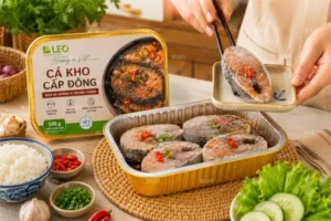 Món cá kho cấp đông đựng trong khay nhôm LEO